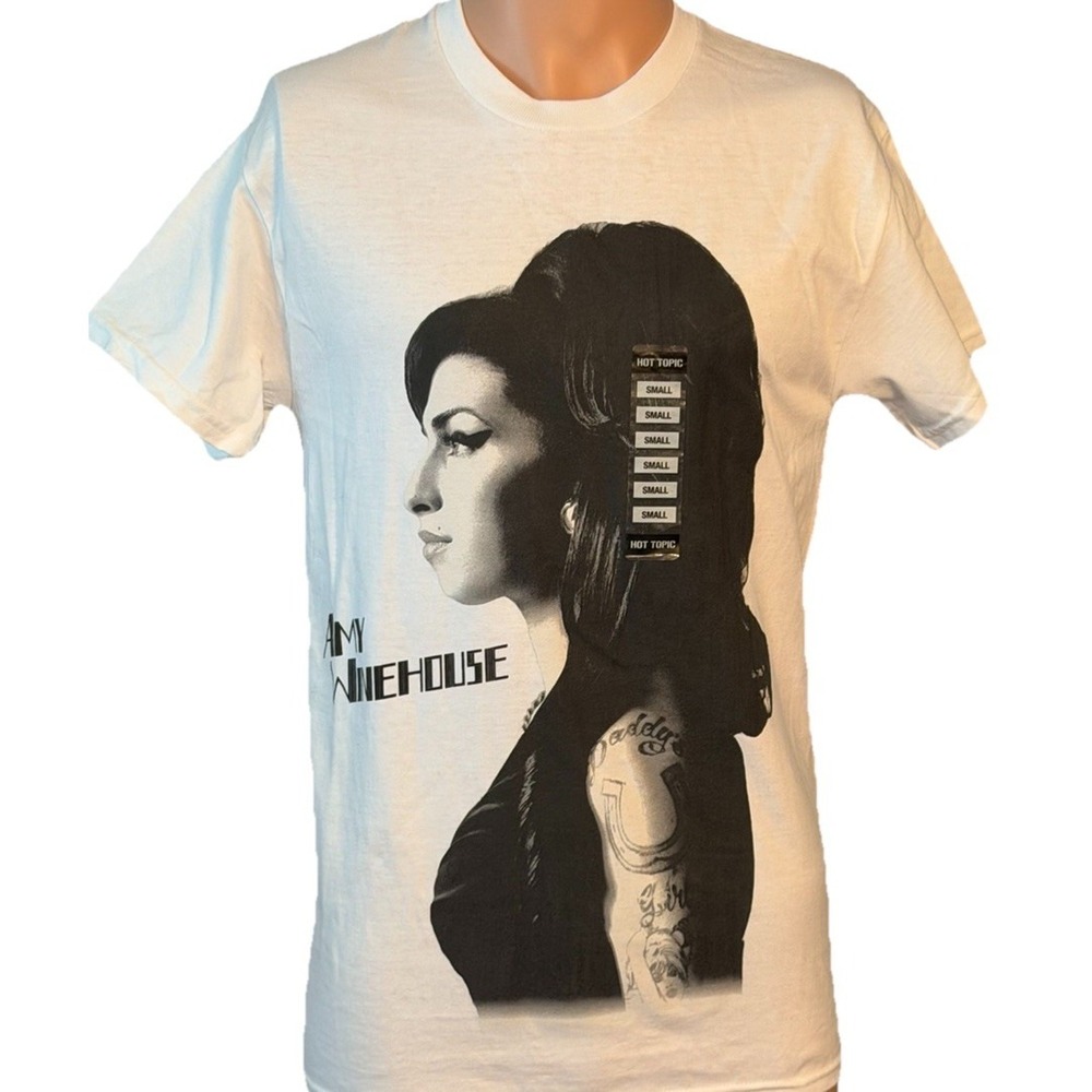 Amy Winehouse Hot Topic Graphic T-Shirt Men's Small NWT